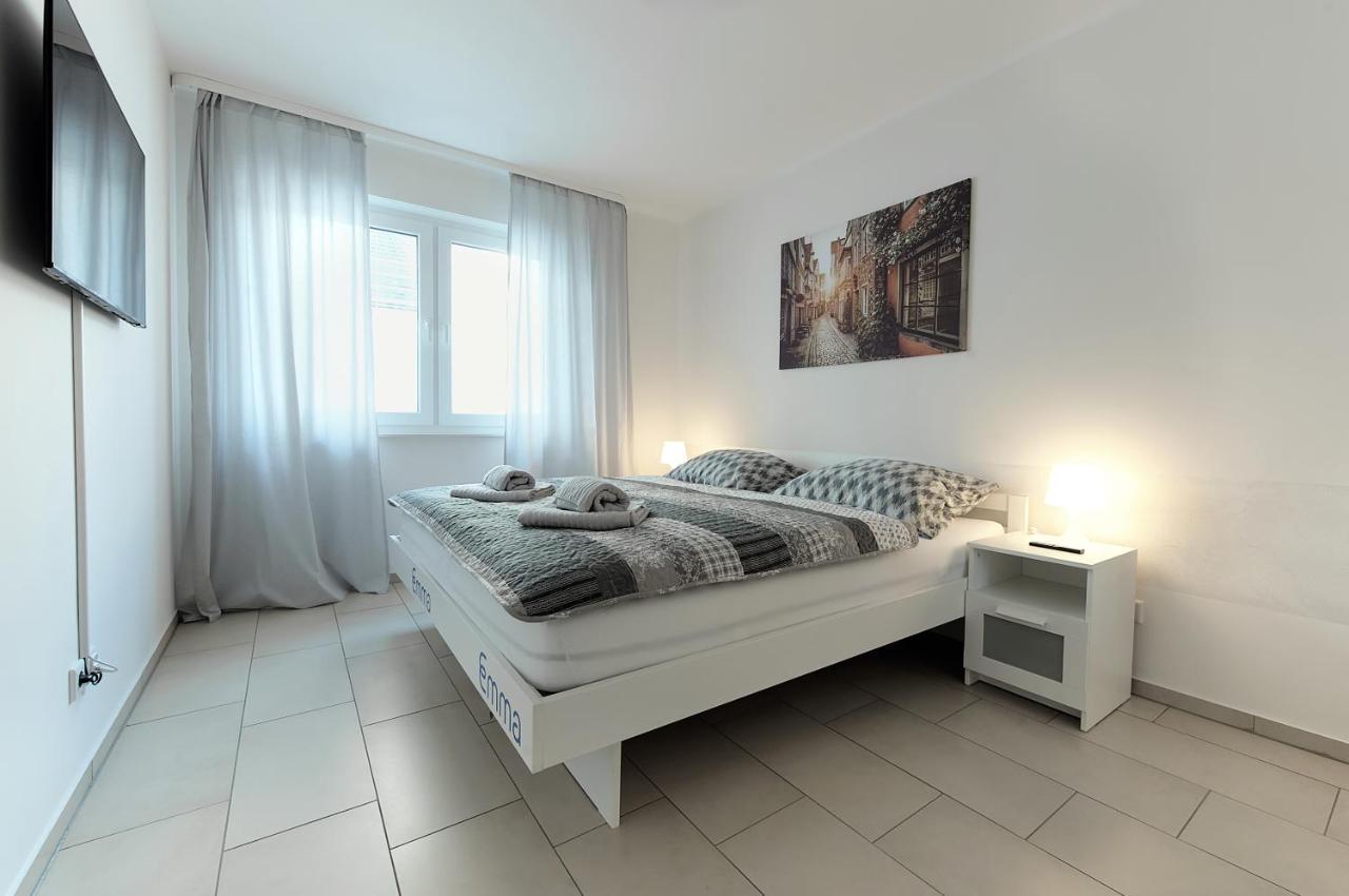 Modern Wohnen I Smart Tv I Terrasse I 2X Parkplatz I 2 Schlafzimmer I 6 Schlafplaetze Bad Oeynhausen Buitenkant foto