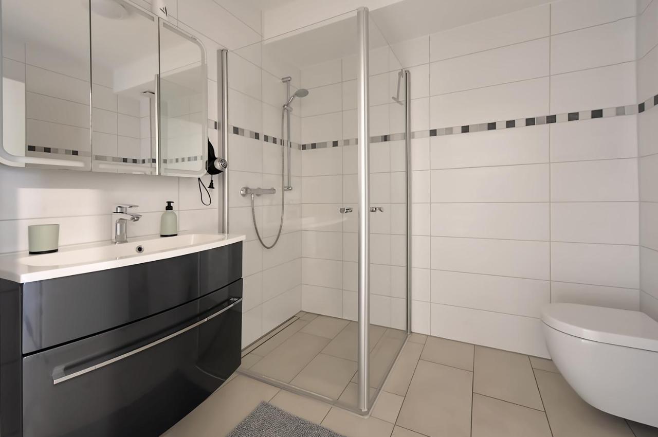 Modern Wohnen I Smart Tv I Terrasse I 2X Parkplatz I 2 Schlafzimmer I 6 Schlafplaetze Bad Oeynhausen Buitenkant foto