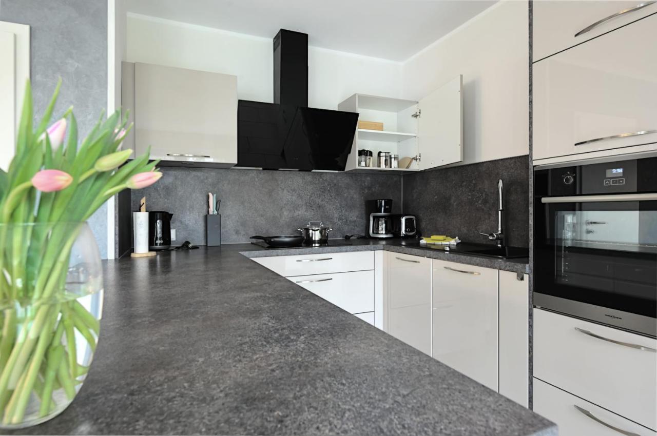 Modern Wohnen I Smart Tv I Terrasse I 2X Parkplatz I 2 Schlafzimmer I 6 Schlafplaetze Bad Oeynhausen Buitenkant foto